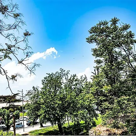 Jukebox 2 Bedrooms - Big Balcony Apartment *